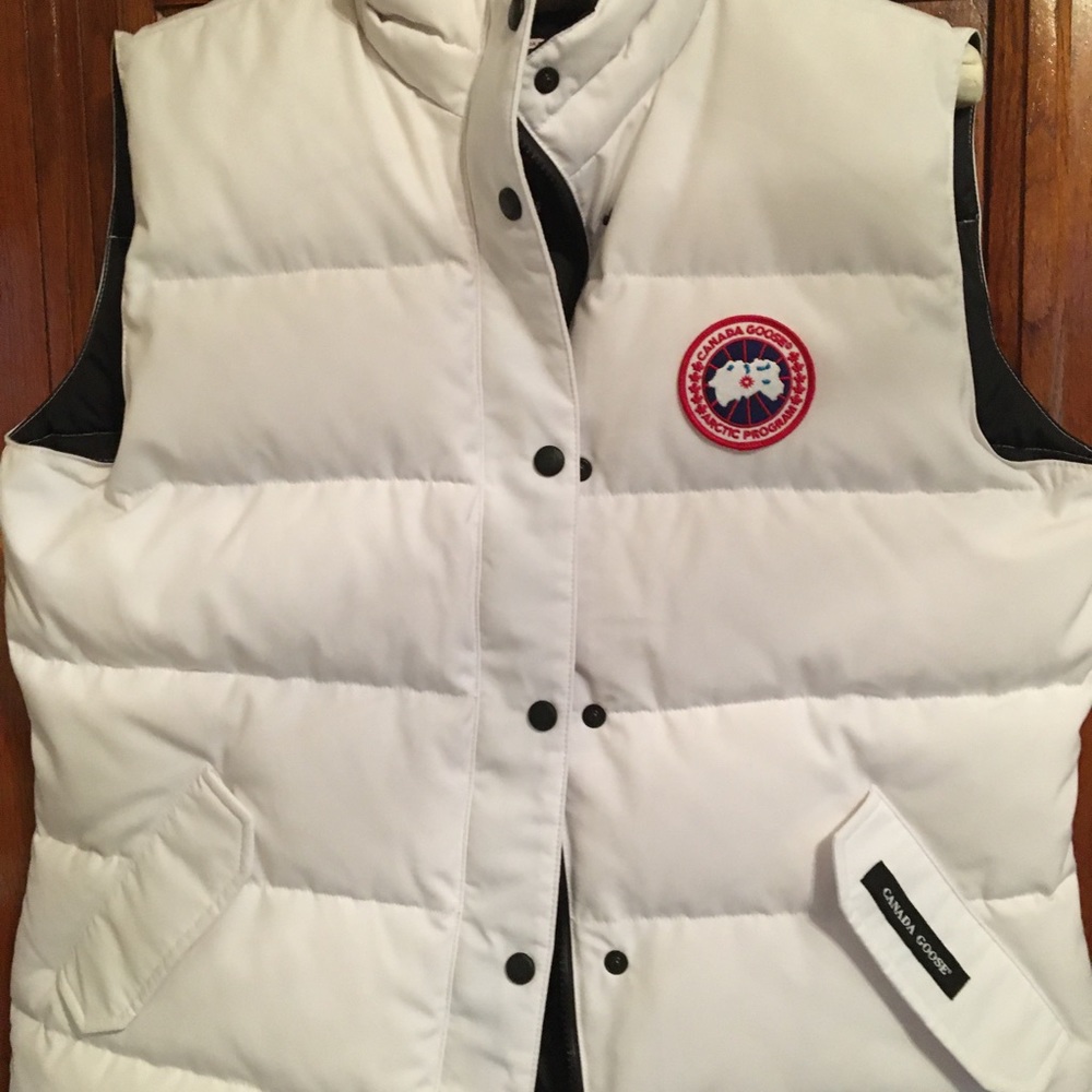 Canada Goose Women’s Freestyle Vest, White, XL.